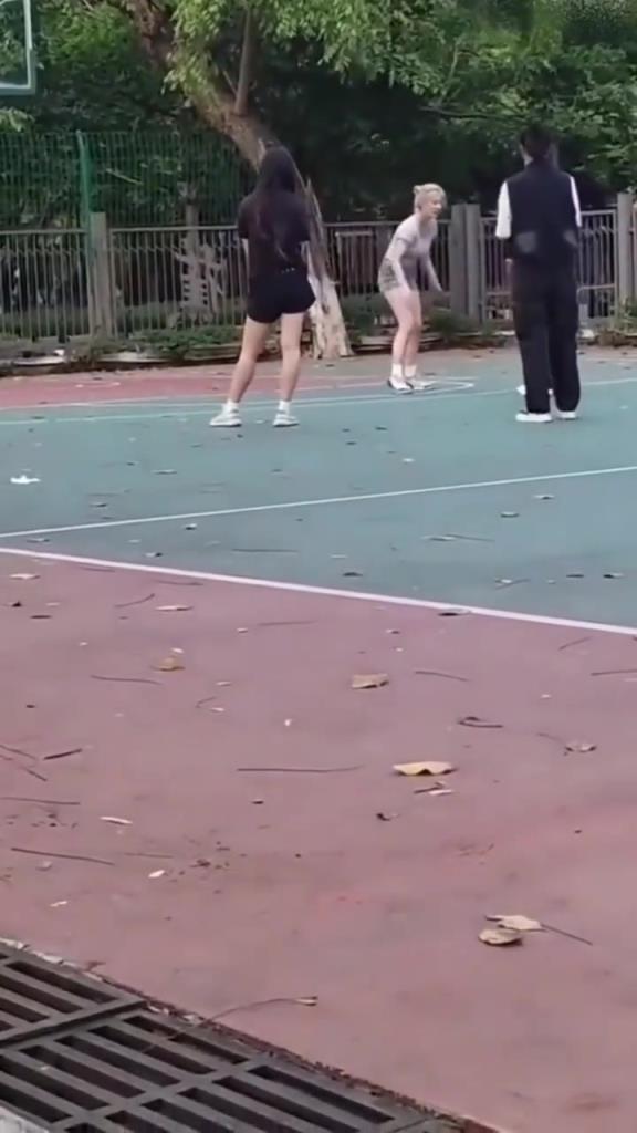 上來就背打女生的男人，真的活該沒有女朋友啊